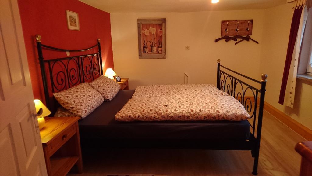 Ferienhaus Vom Bahratal Хаузен Экстерьер фото