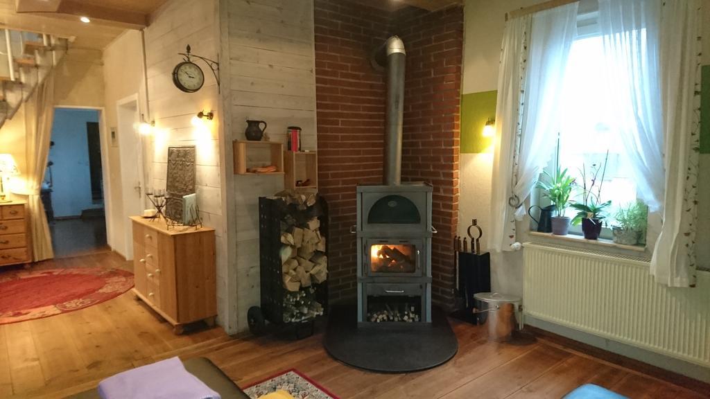 Ferienhaus Vom Bahratal Хаузен Экстерьер фото