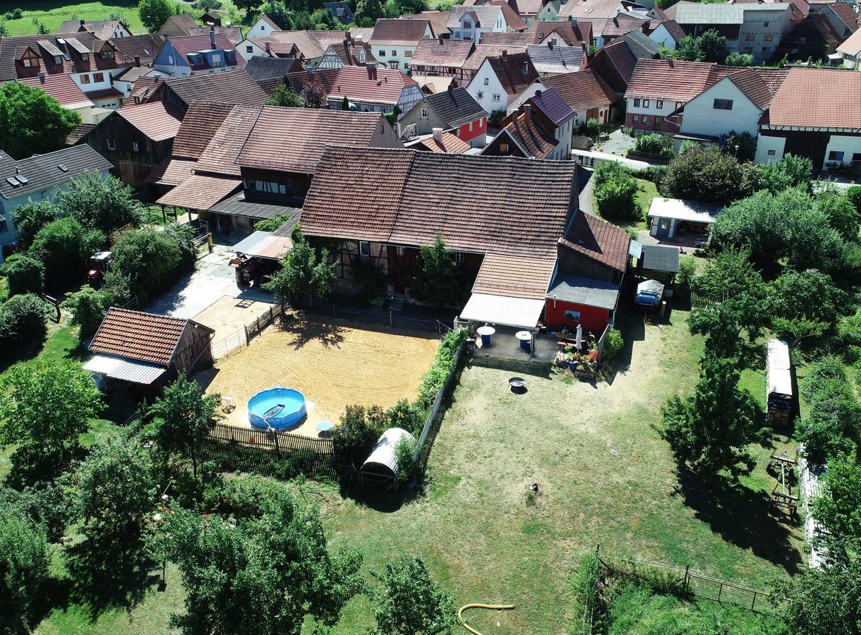 Ferienhaus Vom Bahratal Хаузен Экстерьер фото